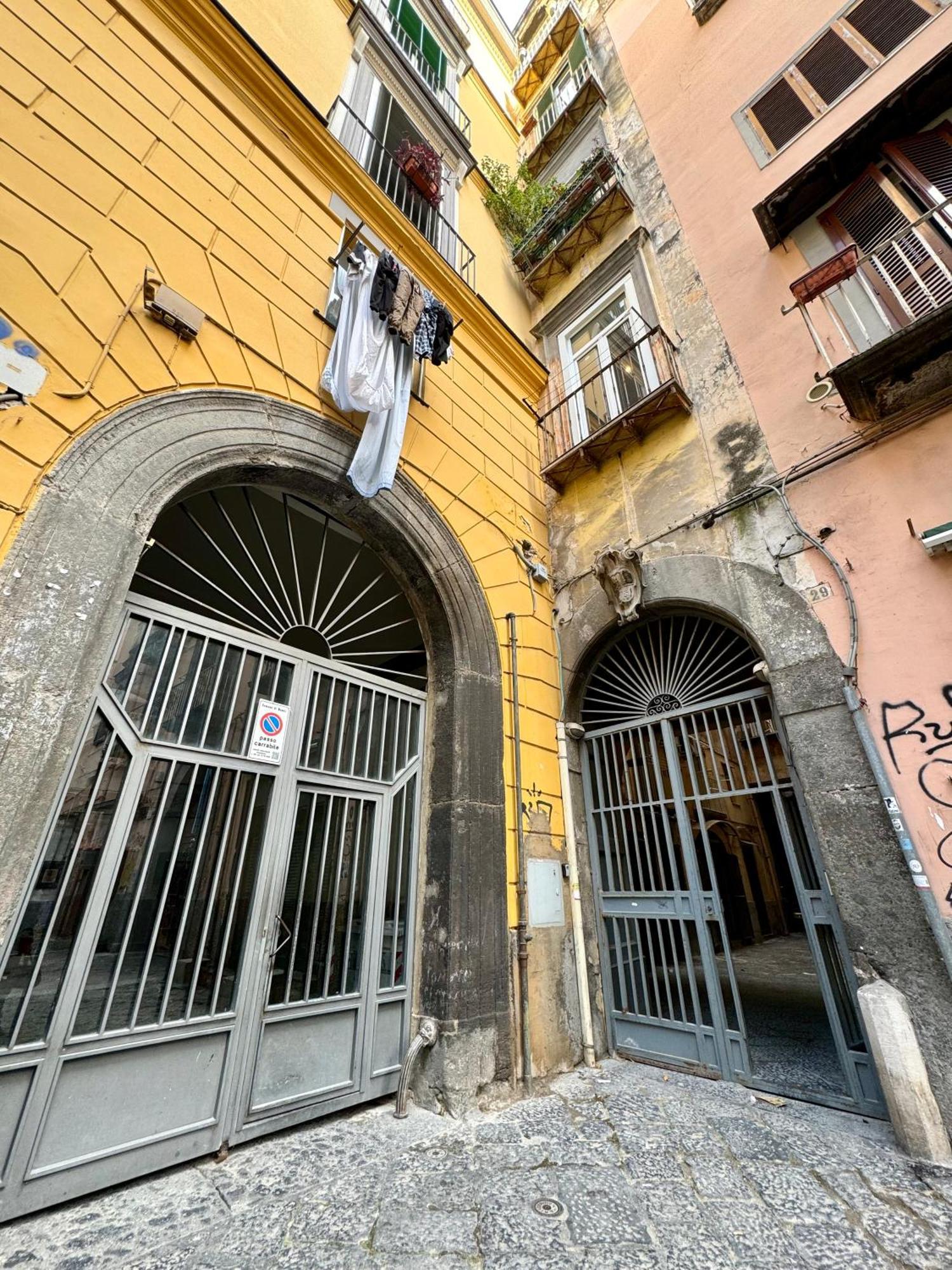 Carlito'S House- Un'Intera Casa Al Centro Storico Apartment Наполи Екстериор снимка